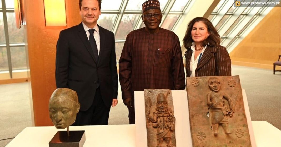 US museums return trove of robbed gems to Nigeria.