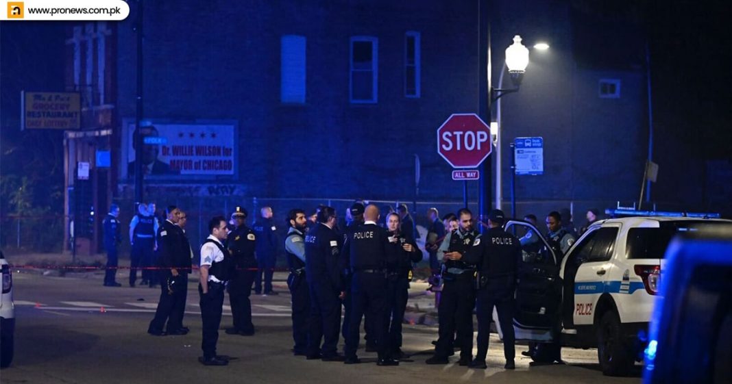 14 hurt, including three children, in Chicago Halloween shooting