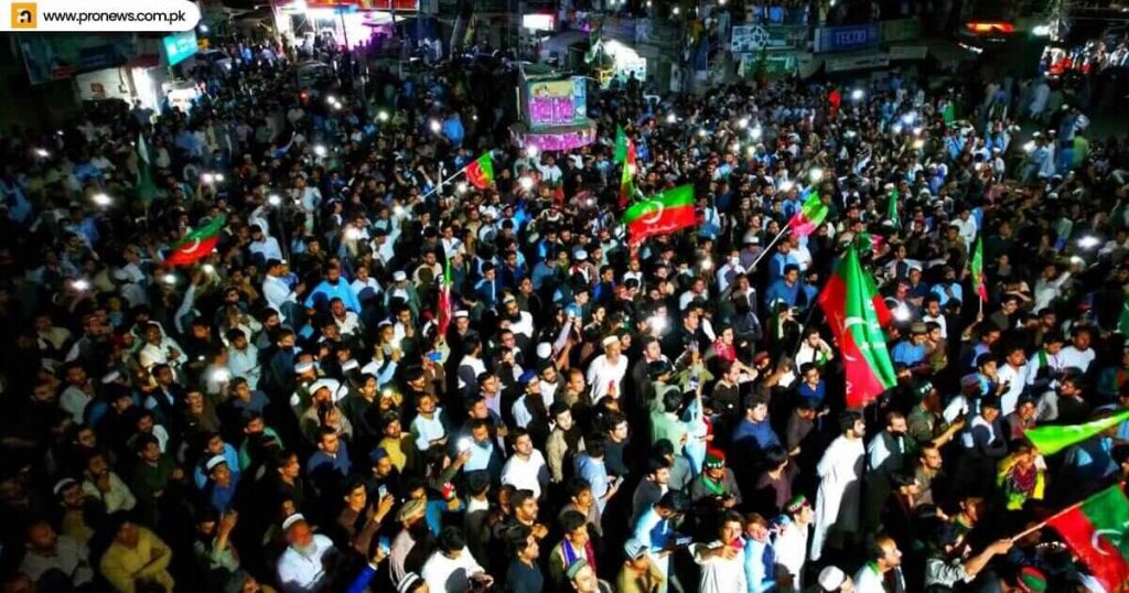 Many PTI supporters came to the streets.