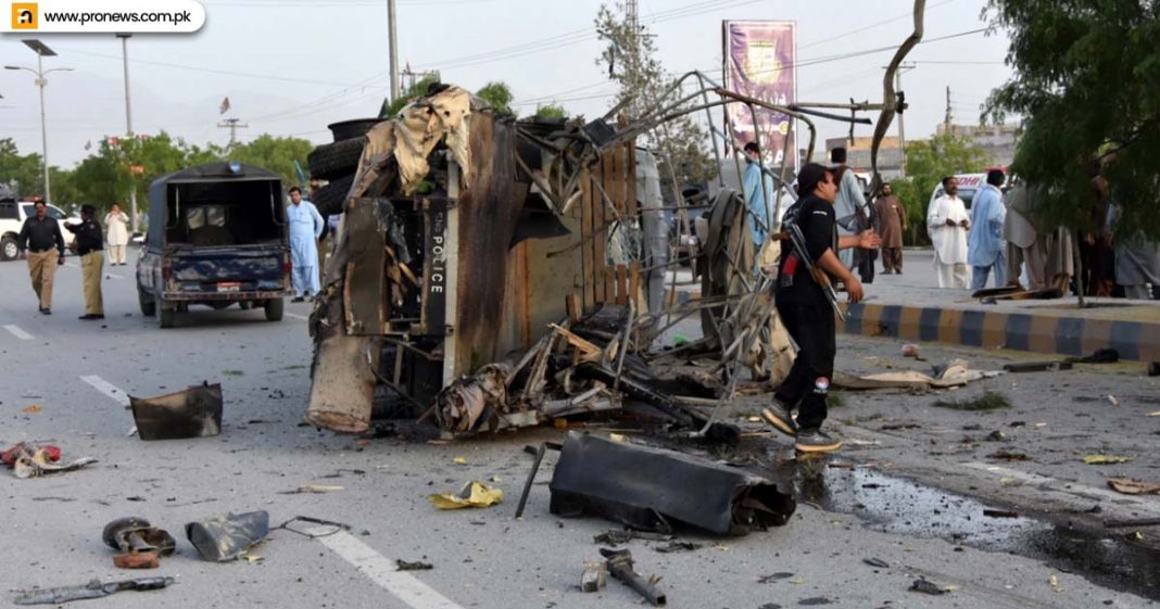 Quetta suicide explosion targeting police truck kills 3 civilians