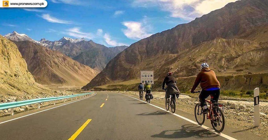 Cycling from Karakoram highway, Hunza to China